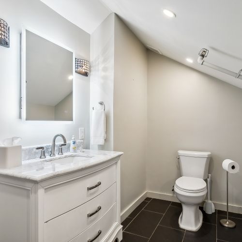 Clean bathroom w/ sink & toilet.