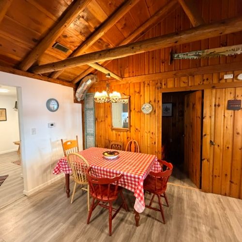 DINING AREA:  The home has a convenient dining area with seating for 6 adults.