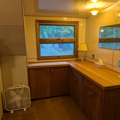 LOFT (SECOND FLOOR):  The home has a large upstairs open loft area that includes 3 full-size beds and a twin bed, thus sleeping up to 7 people in the loft area.