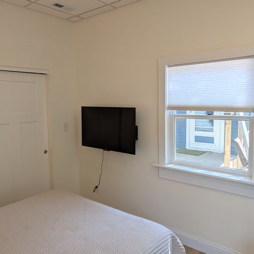 LIVING SPACE: The comfy full-size bed with a closet and smart TV. Perfect for relaxation!