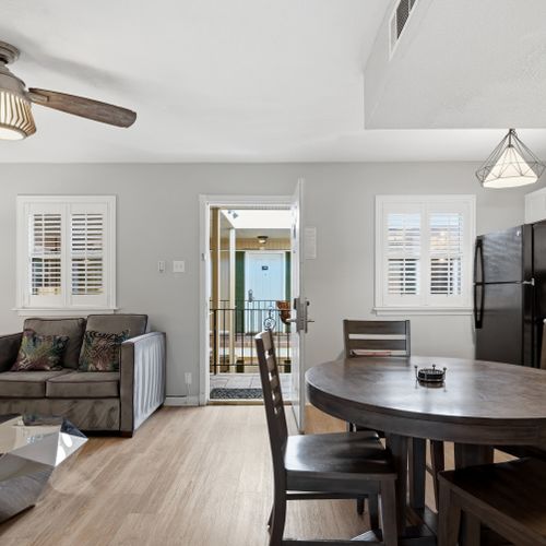 Spacious living & dining space w/ ceiling fan