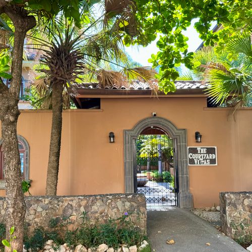 Roadside entrance to Courtyard Villas, welcome!