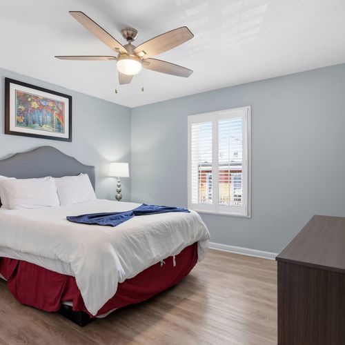 Unit 301 – Cozy secondary bedroom w/ a queen bed & smart TV.