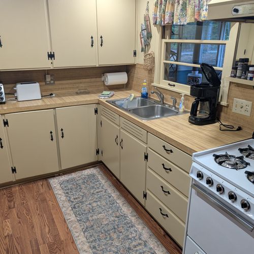KITCHEN (MAIN FLOOR):  The home has a full kitchen with all appliances including a dishwasher and a microwave.
