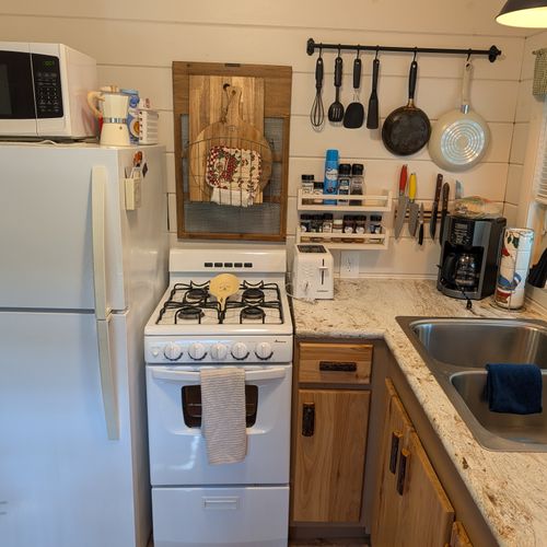 KITCHEN:  The home has a full kitchen with all appliances except a dishwasher.  Note that there is a breakfast table as well.