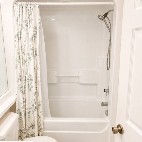 BATHROOM #1 (FIRST FLOOR):  Very convenient full bathroom on the main floor.