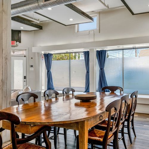 Dinner party ready with natural light all around