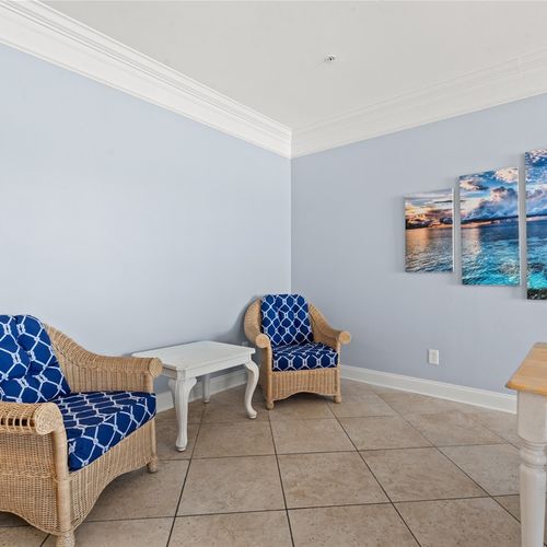 Additional seating area with view of the ocean