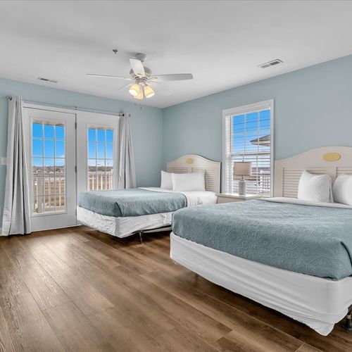 3rd Floor Bedroom w/ Queen and Twin