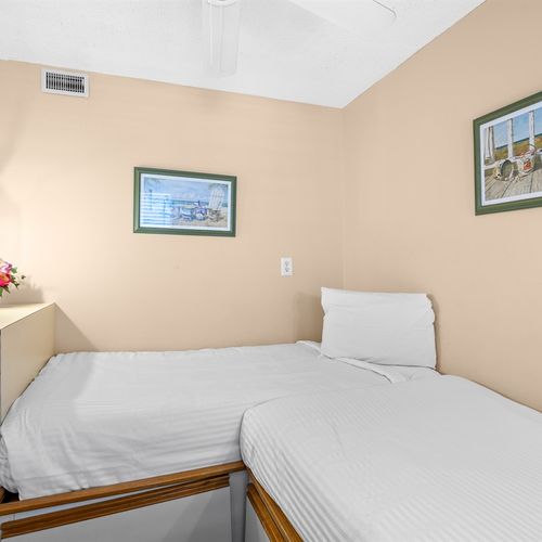 Bedroom #3 with 2 twin beds