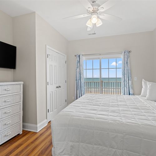 2nd Floor Oceanfront King Bed with Ensuite