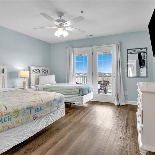 3rd Floor Bedroom with 2 Queens