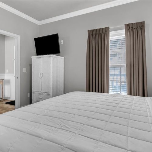 Bedroom 1 - First Floor with Queen