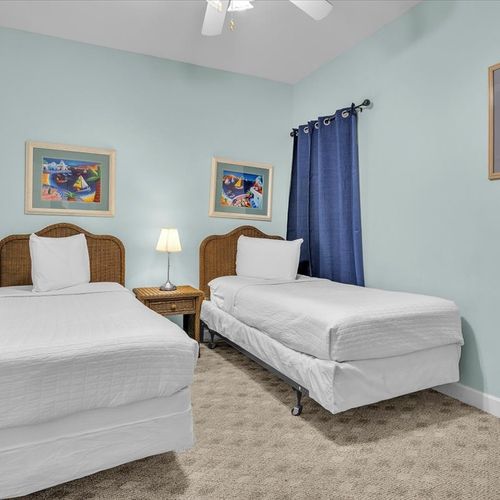 Upstairs bedroom with 2 twin beds