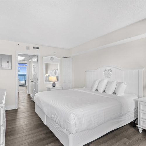 Bedroom with King size bed and Smart TV
