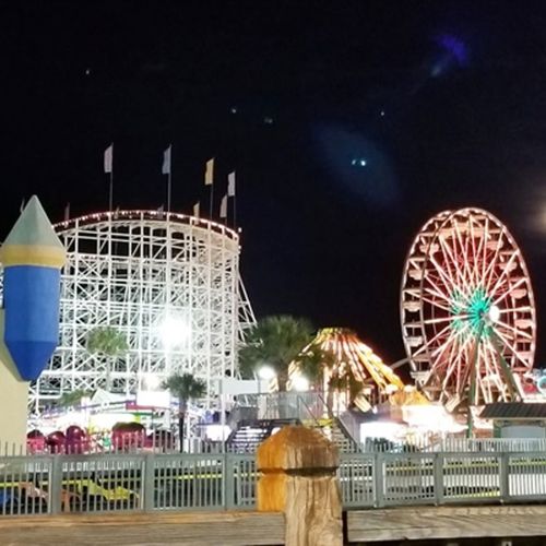 Lots of Local Food and Attractions Nearby!