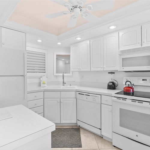 Full Size Kitchen with All Appliances
