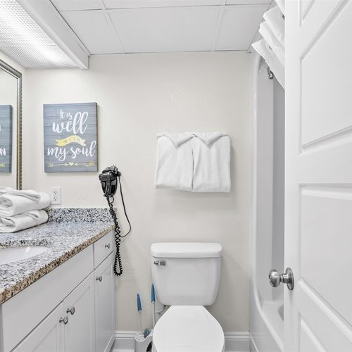 Bathroom with Shower/tub combo