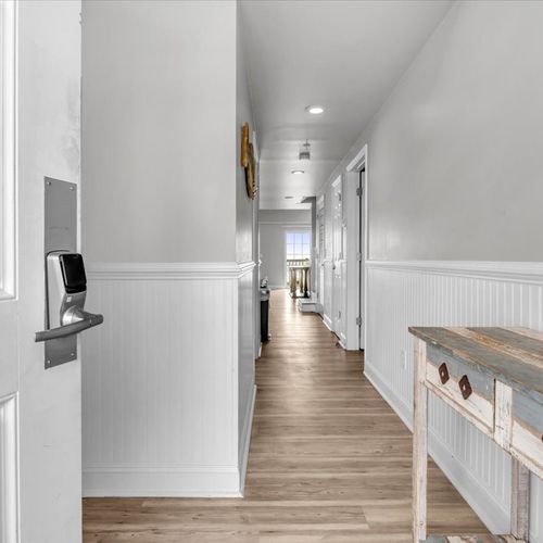 Entrance hall to this beautiful spacious 6 bedroom and 5 bathroom Ocean Front Condo