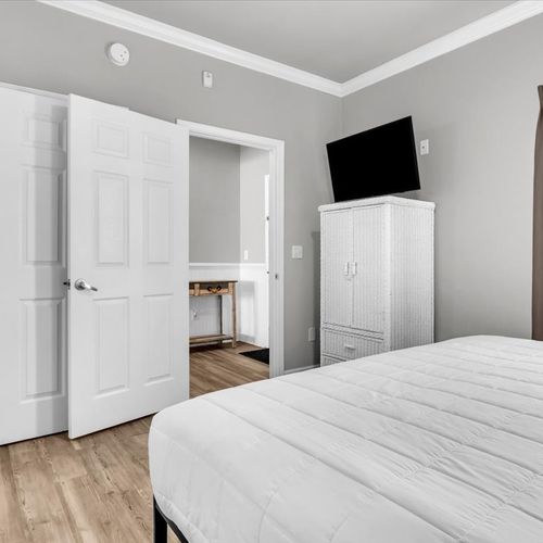 Bedroom 1 - First Floor with King