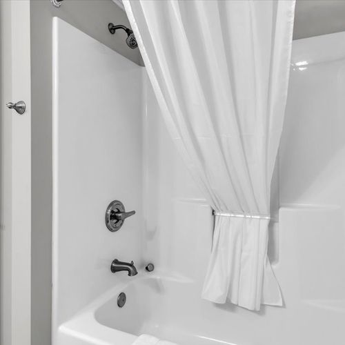 Relaxing shower/tub combo