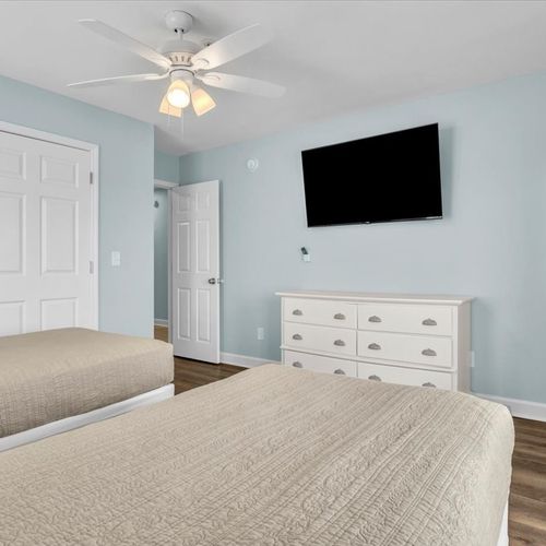 Second Floor Bedroom with 2 Twin Beds