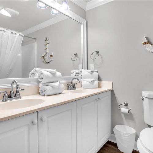 Double vanity bathroom