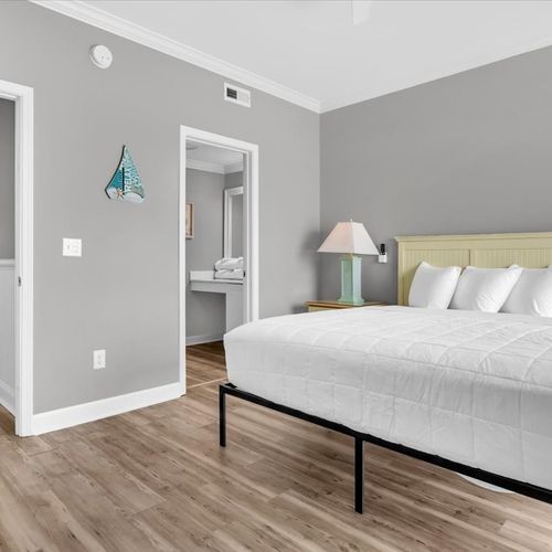 King bedroom with ensuite