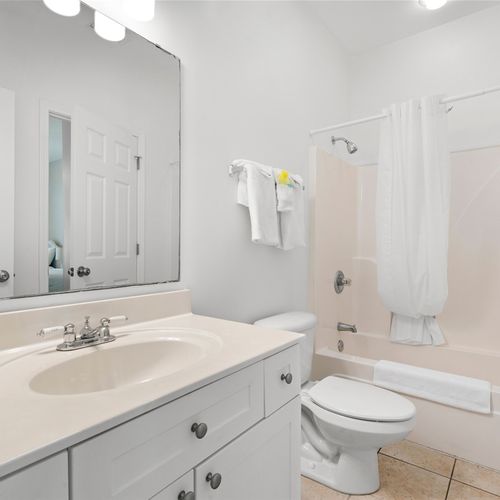 Full Size bathroom on 1st Floor