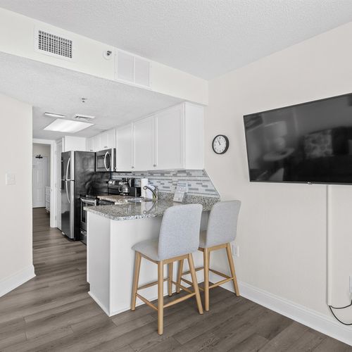 TV and Counter seating