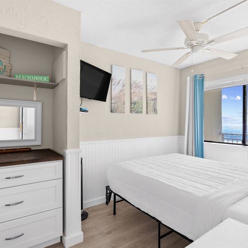 Master Bedroom with Queen Bed and Gorgeous Ocean View