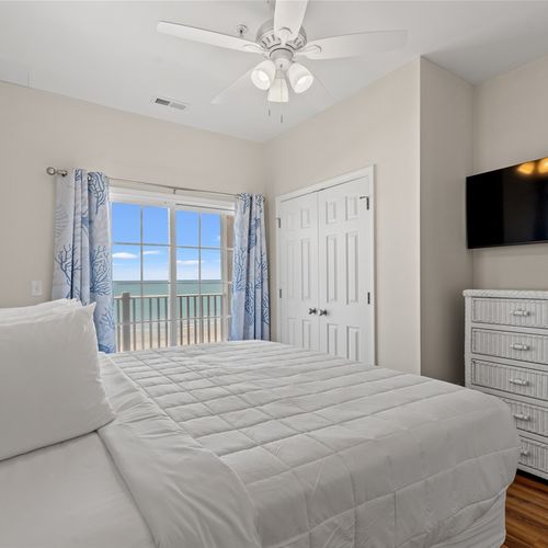 Oceanfront Bedroom with king, and ensuite