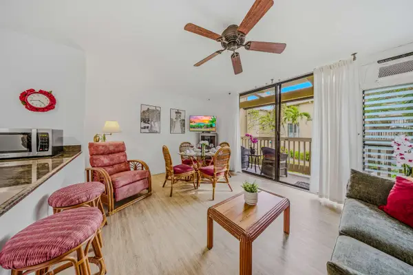 Bright open-plan living and dining area with direct access to the private balcony. 🛋️🍽️