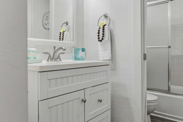 Fresh And Modern Bathroom Retreat