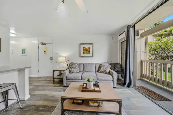 Comfortable Living Room With Private Lanai Access