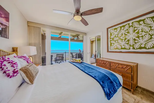 Wake Up To Paradise In A Bright, Airy Master Queen-Suite