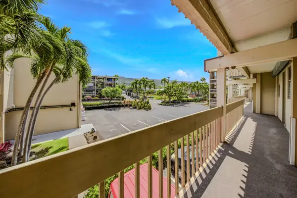 Sunny Outdoor Breezeways Highlight the True Island Style