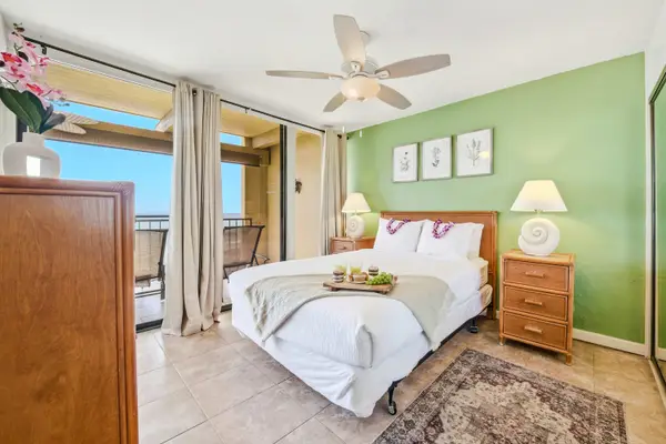 Wake Up To Paradise In A Bright, Airy Queen Bedroom