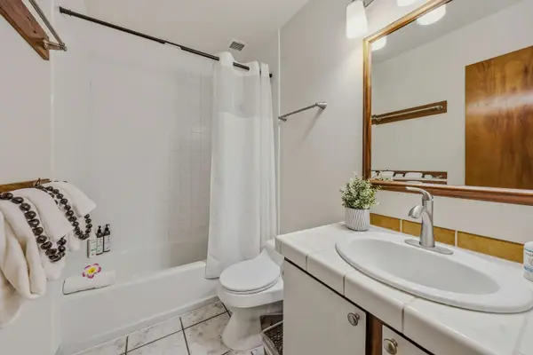 Fresh And Sparkling Bathroom Retreat