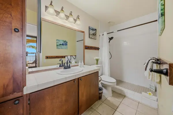 Bright And Modern Bathroom Comfort