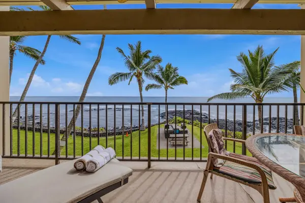 Front Row Seats To Hawaii's Stunning Coastline
