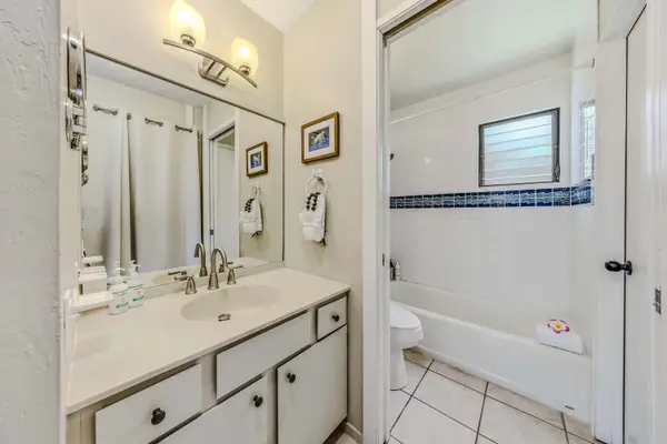 Fresh And Bright Bathroom Retreat