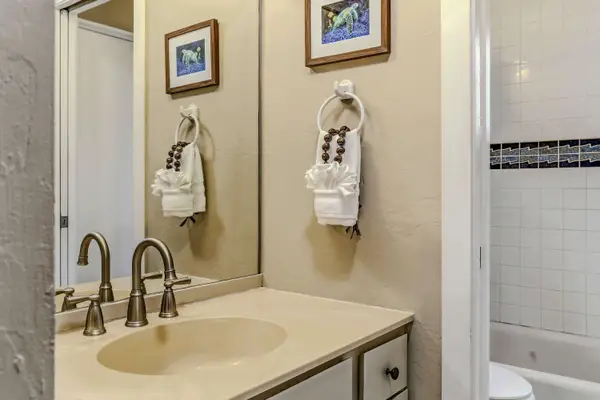 Elegant Vanity For Your Morning Routine
