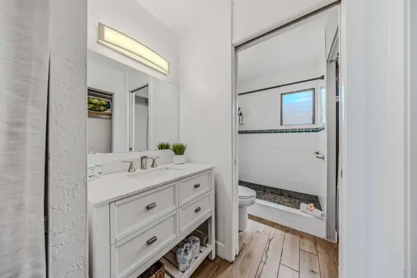 Fresh And Stylish Bathroom Retreat