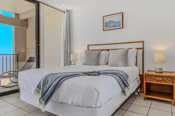 Wake Up To Paradise In A Bright, Airy Master Suite