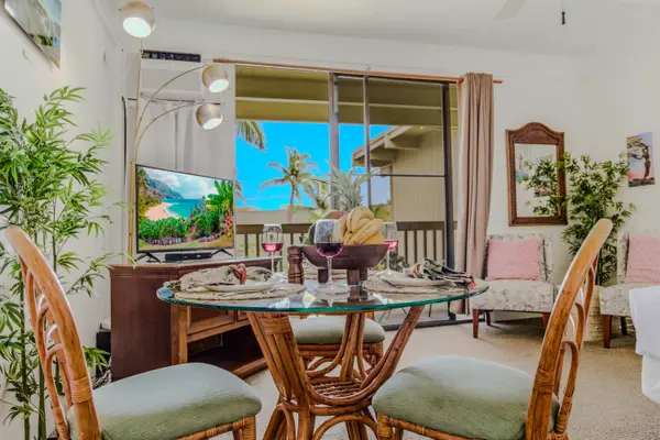 Dine with the Pacific as Your Backdrop