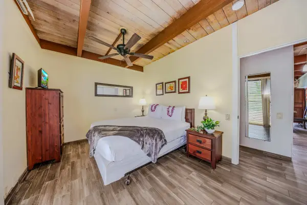 Drift Off To Sleep In Your Cozy Tropical Master Queen-Bed Suite