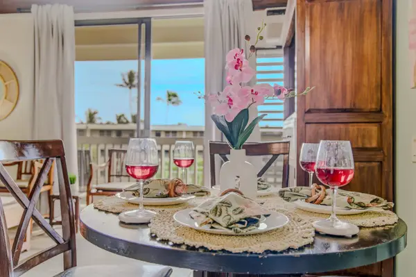 Unwind With Wine And Tropical Breezes At The Dinner Table