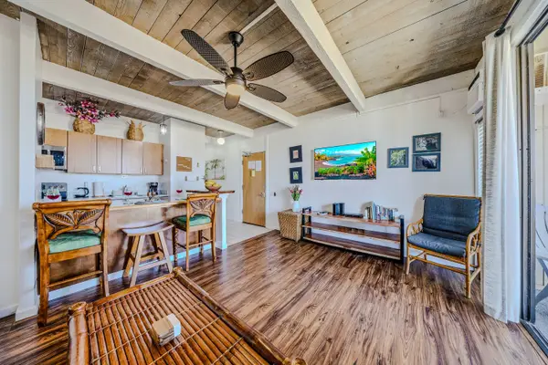 Island Inspired Living And Dining