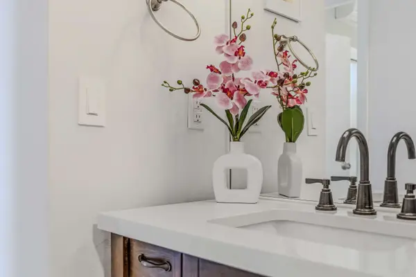 Fresh Modern Vanity Space